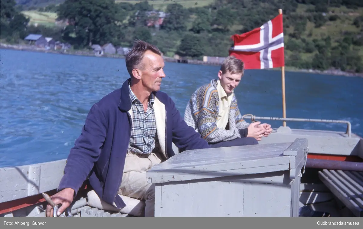 Sogn 1966
Lusterfjorden, Solvorn
Kjell Helge Løkken t.h.