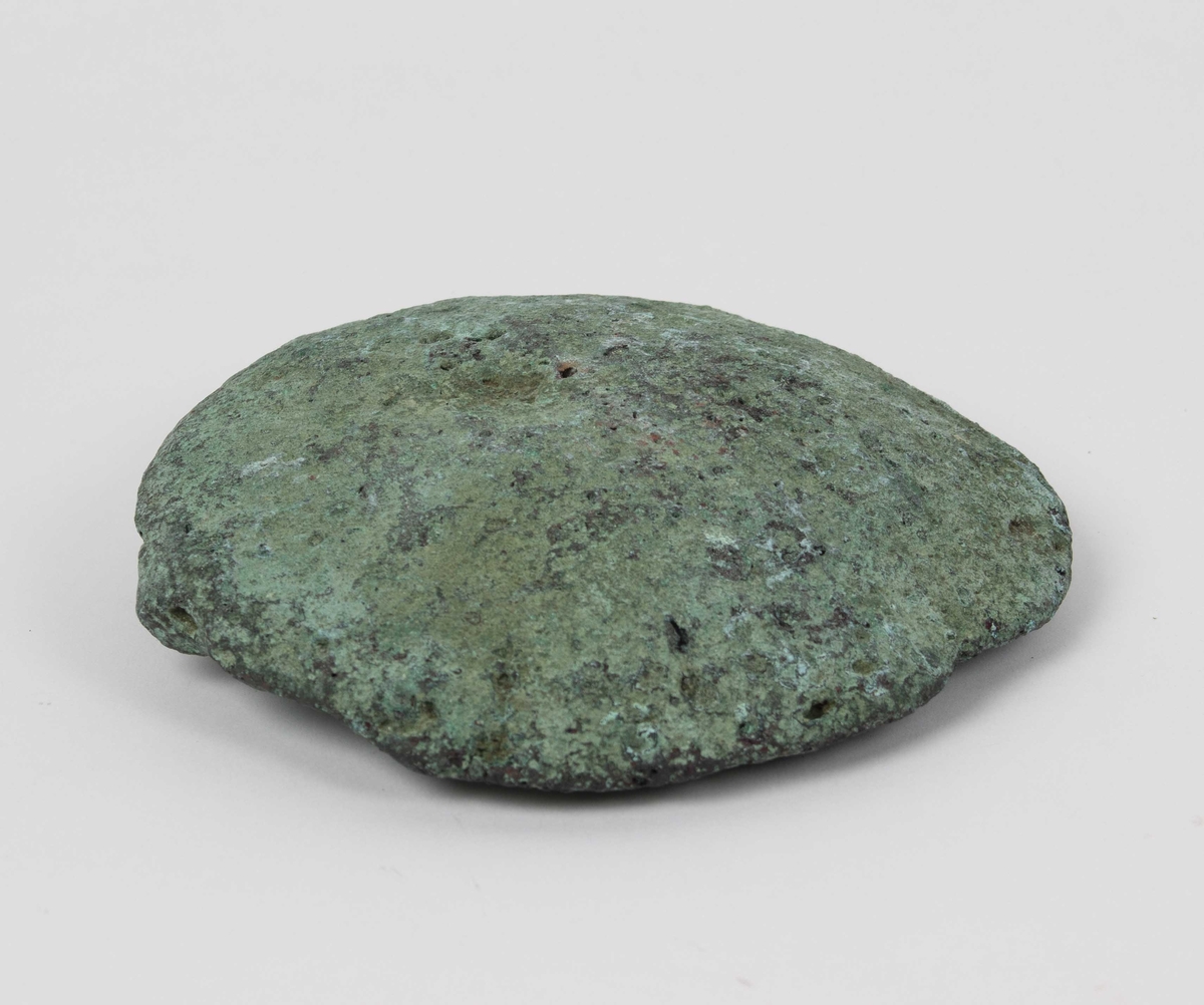 Garkobberbarre funnet ved dykking i Kjelstraumen i Austrheim kommune, fra Røros eller Løkken gruver. Barren er del av gruppering bestående av 26 barrer og stammer fra et forlis av DEN NORSKE LØVE i 1672. Mesteparten av kobberet ble hevet av en klokkedykker i 1673. Disse barren ble hevet i 1997. Flere av barrene er sterkt erodert.