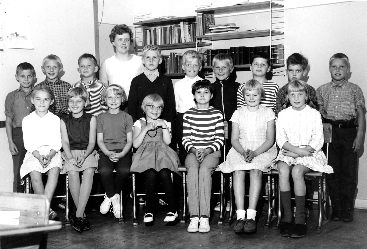 Kinnarps skola 1964 klass 3. Fröken Schön.