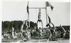 Västerås, Vallby. 
Arostruppen i gymnastisk uppvisning på Vallby, 1940-tal.