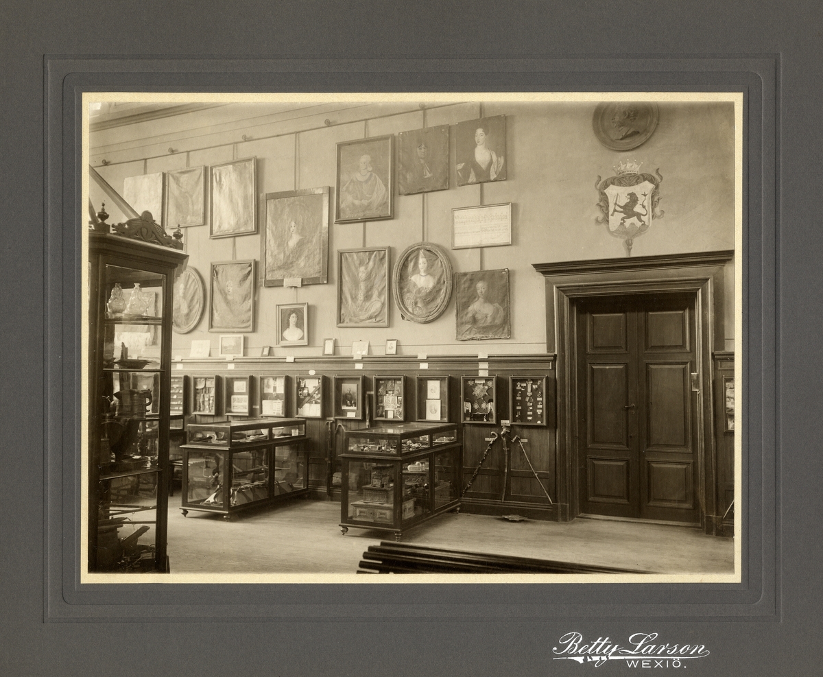 Stora salen i Smålands museum, ca 1900.