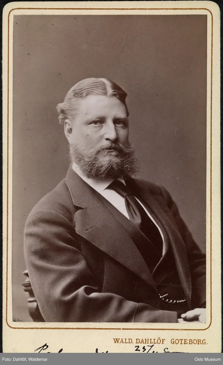 portrett, mann, marineoffiser, kaptein, sittende halvfigur
