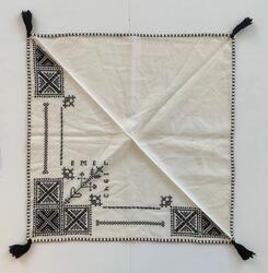 Halskläde i svartstick - tupphalskläde