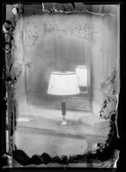 Bordslampa.
Fotograferat för NK/ Nordiska Kompaniet.