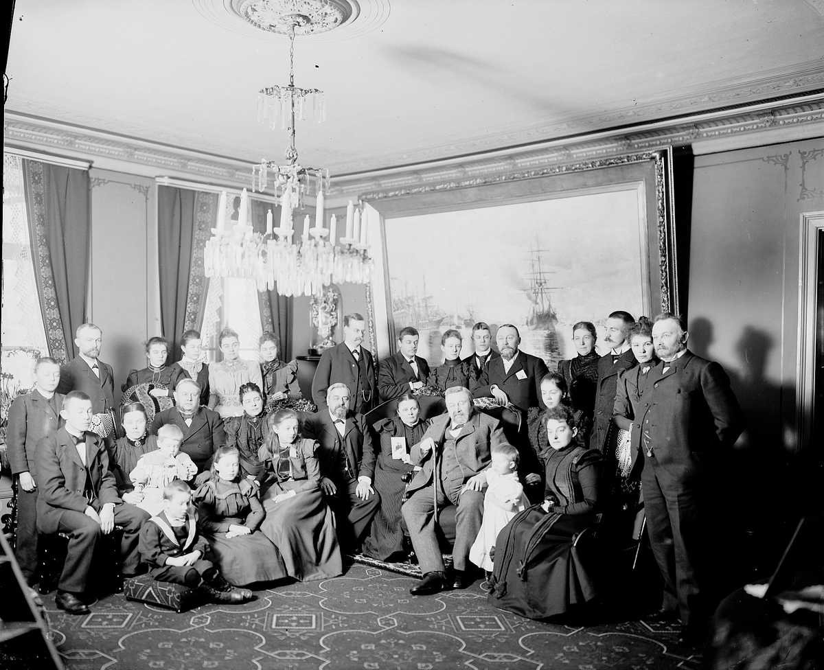 Göran Fredrik Göranssons 80 årsdag 20 jan 1899. Göran Fredrik Göransson med familj. Grundare av Sandvikens Jernverk år 1862.