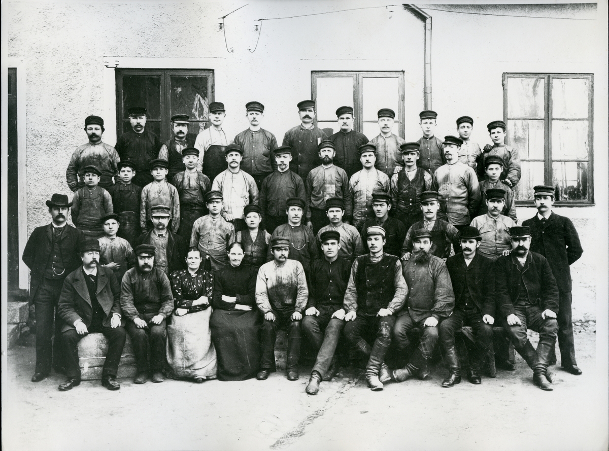 Västerås, kv. Fabian.
Personalen vid Carl Keiser & Co Metallfabrik AB, 1895.