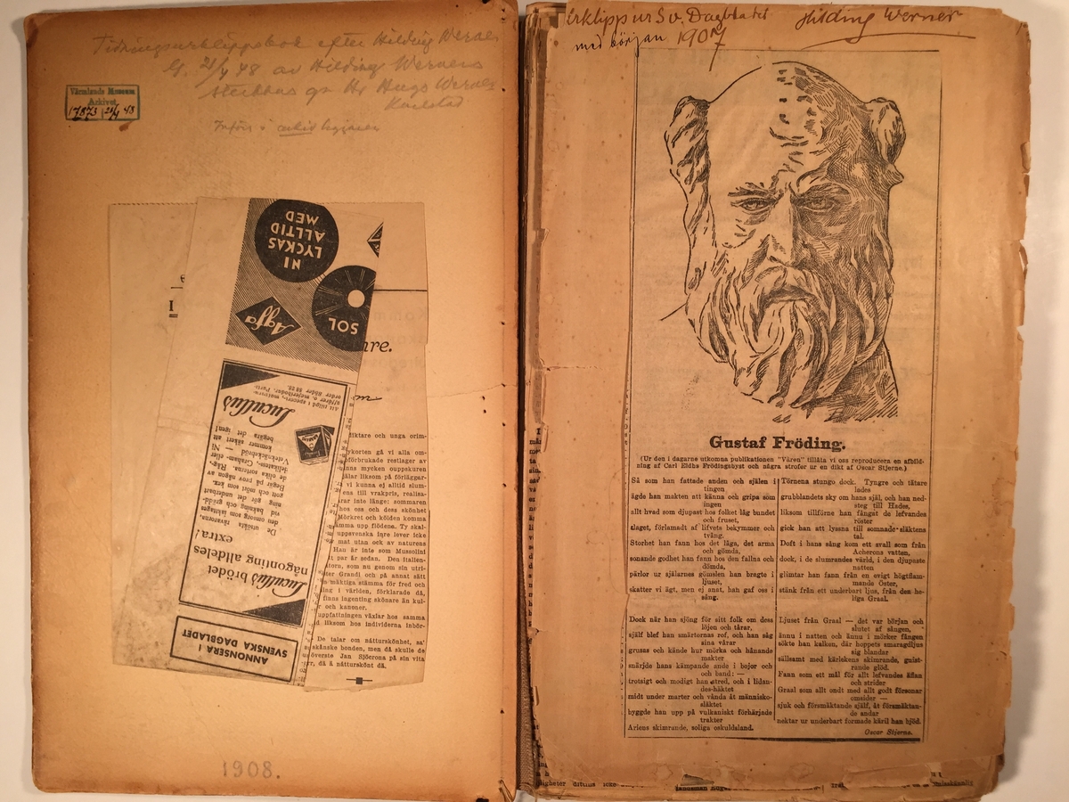 Klippbok med urklipp från Svenska Dagbladet 1907 och framåt. Innehåller personliga anteckningar.