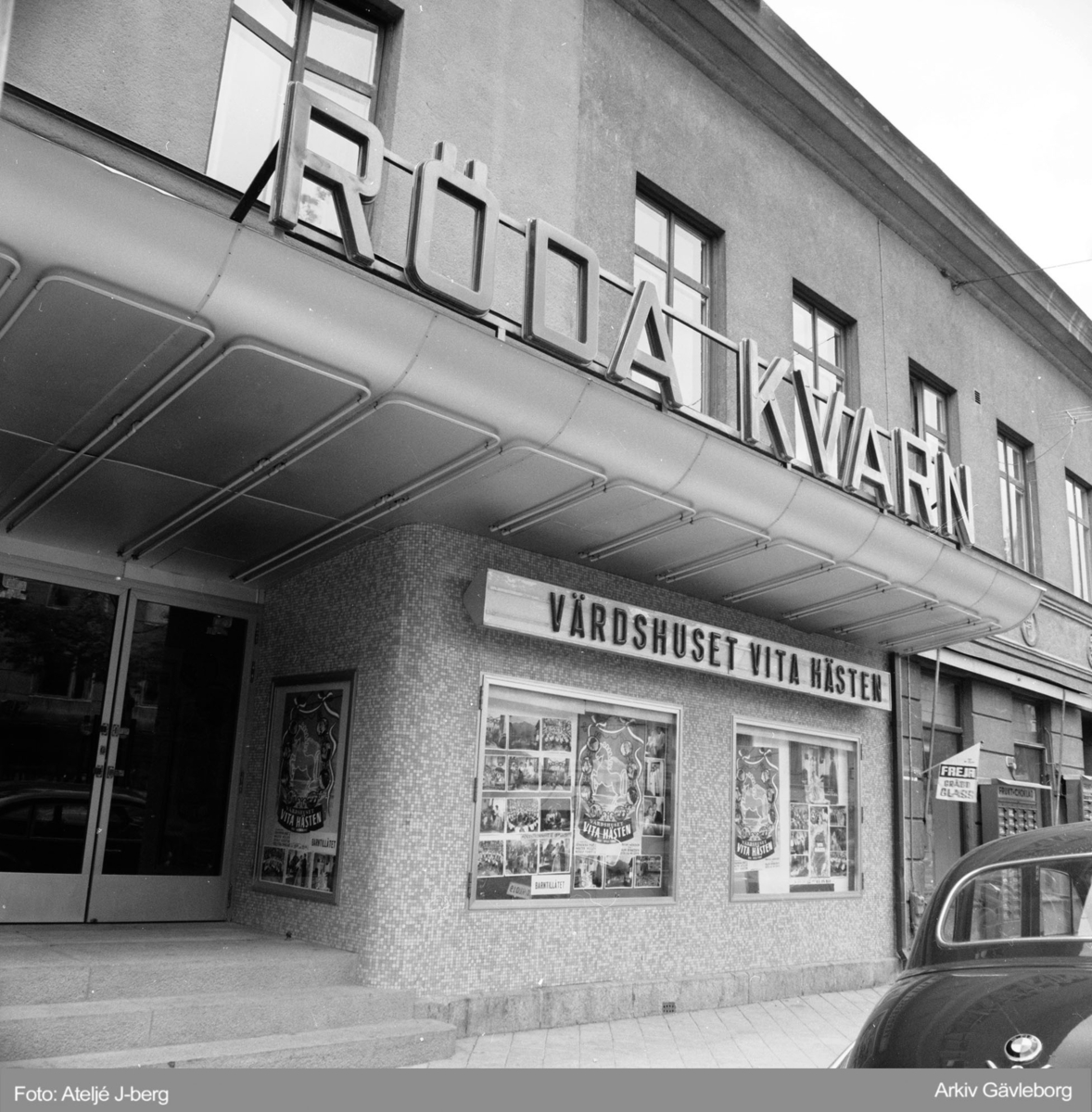 Röda kvarn, interiör och exteriör på Nygatan 43 i Gävle, 1960.