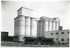 Västerås, Munkängen.
Arosbygdens silos-magasin vid gamla hamnen, Västerås. 1950-talet.