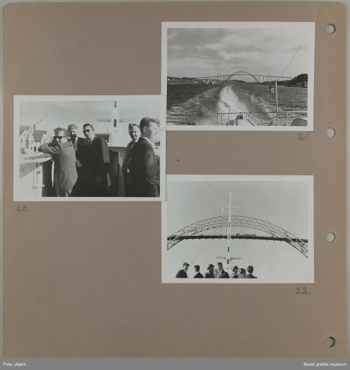 Fotoalbum med bilder fra møter og turer, antageligvis med en grafisk forening eller grafisk relatert arbeidsplass.