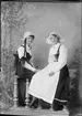 Selma Karlsson och Anna Elfström från Öregrund, Uppland 1921