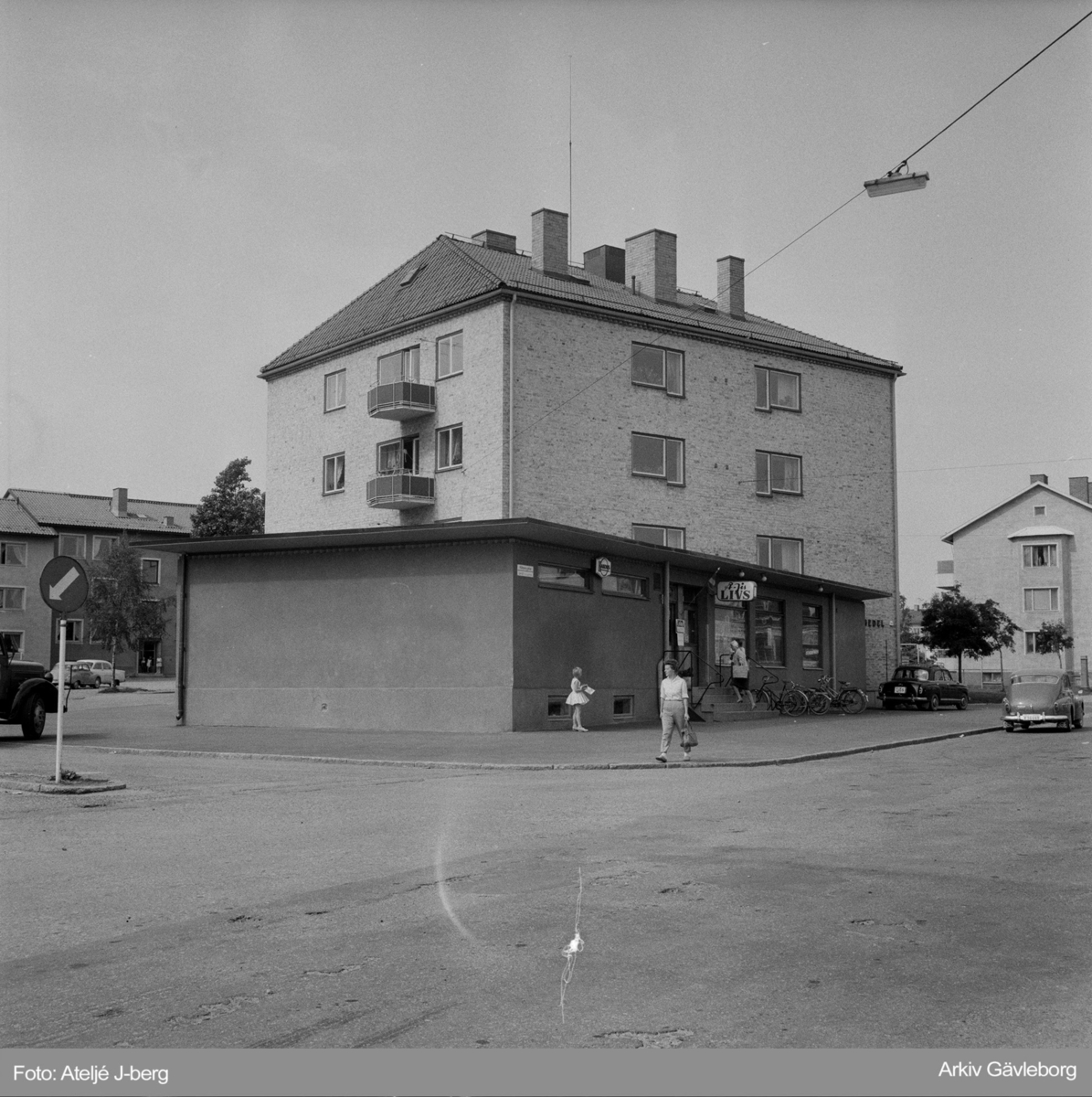 Å-Jis livsmedel 1961. Hillmansgatan 24, Gävle.