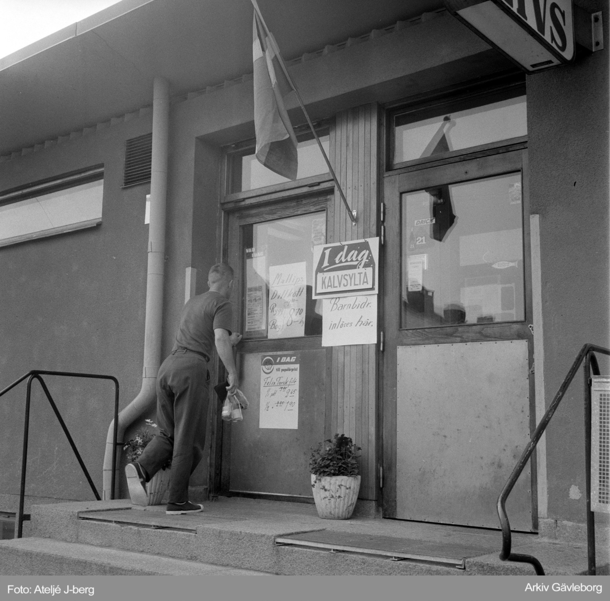 Å-Jis livsmedel 1961. Hillmansgatan 24, Gävle.