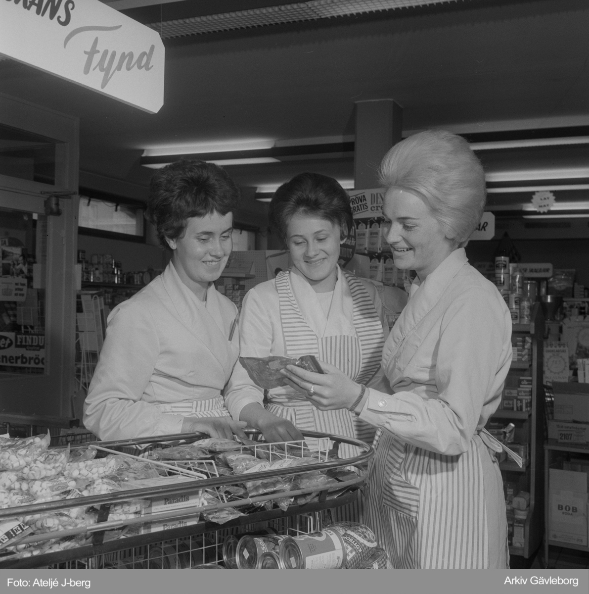 Å-Jis livsmedel 1961. Hillmansgatan 24, Gävle.