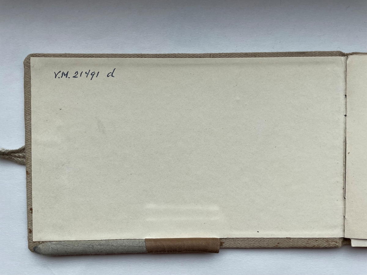 Skissbok, inbunden i klot med teckningar och akvareller.