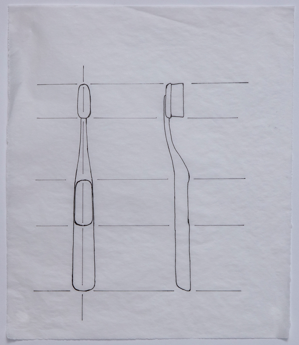 Verket må karakteriseres som et omfattende innblikk i en designprosess, der flere ledd av denne er dokumentert i form av håndtegnede skisser, digitale renderinger, fotofiler fra idéfase og testfase, konseptpresentasjoner, korrespondanseutdrag, mock-ups, prototyper og ferdige produkteksempler. Verket består av visuelle og håndfaste deler av det som har vært en designers omfattende arbeid opp mot en kunde, fra idé og utkast til ferdig produkt. Deler som inngår er 9 tannbørster som fremstår som endelige, 27 tannbørstemodeller utført i diverse materialer som skumgummi, papp og plast, 42 udaterte håndtegninger på kalkerpapir, samt utskrifter av presentasjoner (en del med håndskrevne notater). I tillegg følger en USB med digitale filer ordnet i 7 mapper med undermapper.