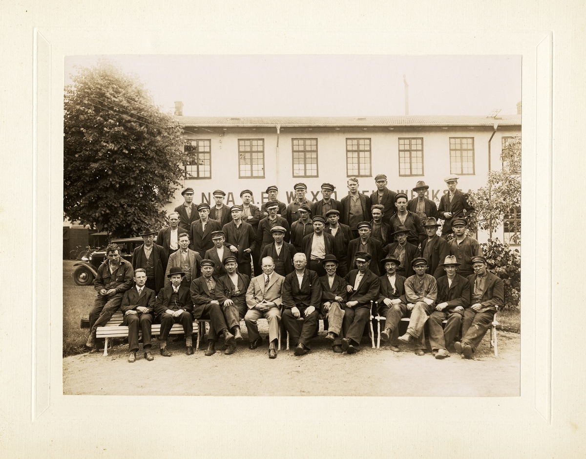 Personal och chefer vid Växjö Nya Mekaniska Verkstad, ca 1935.
