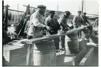 Skrivet på baksidan: Fläckning av långa. Skärhamn.
Fotograferat av: G.B.G. museum

Fläckning av långa