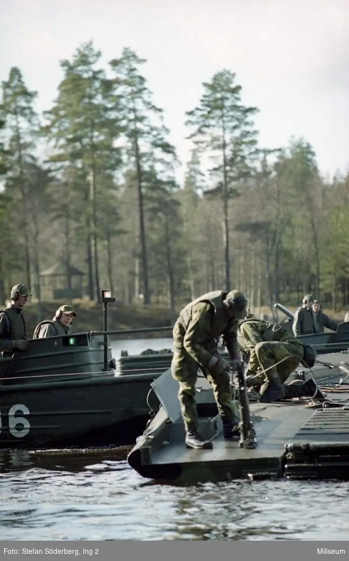 Regementets dag. Förevisning. Däcksbro 200-färja och Bogserbåt 3.