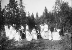 Brudparet Olsson och Pettersson, Assjö, Börstils socken, Upp