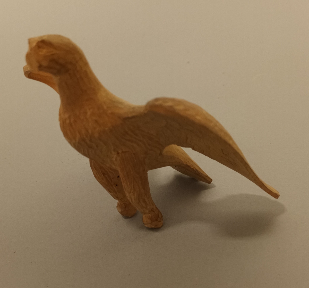 Trefigur forma som ei ørn.