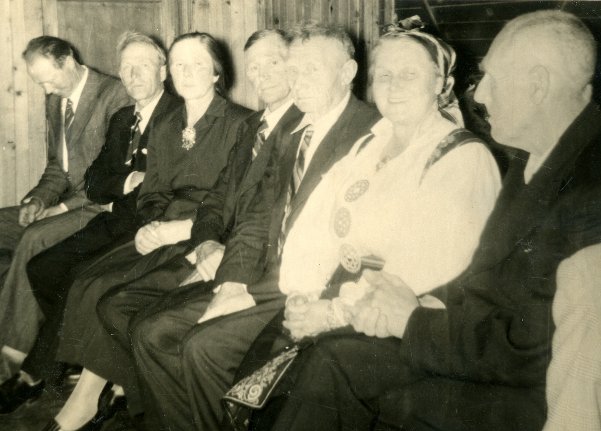 Fem bilde frå Landbruksselskapets fest på Akkerhaugen/eller Gvarv 15.8.1953