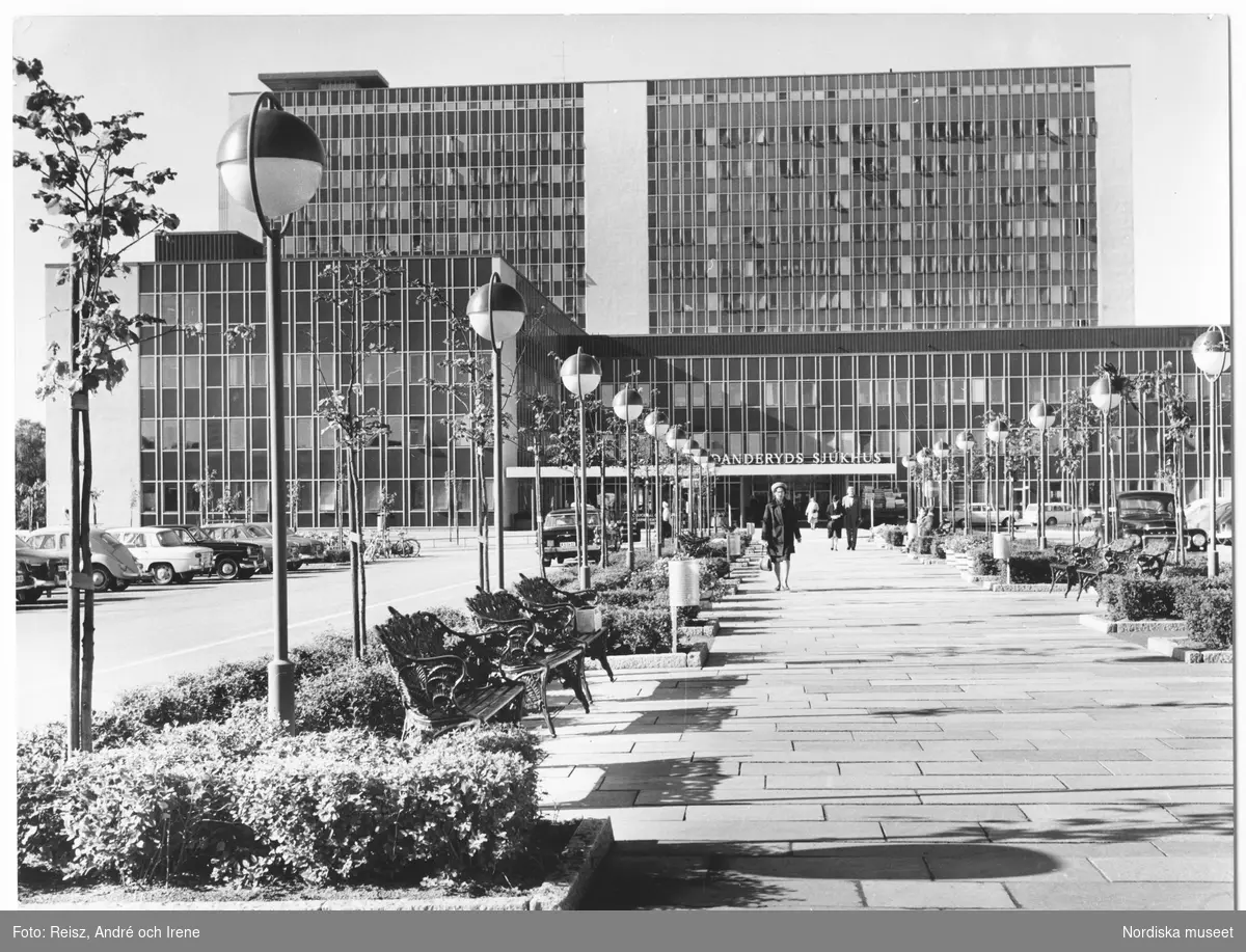 Stockholm. Danderyds sjukhus ingång. (Mörby lasarettet i Danderyd).