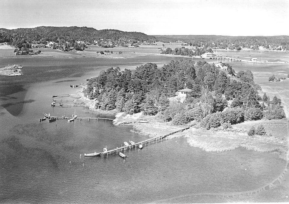 Karlsøysundet med Karlsøy bro