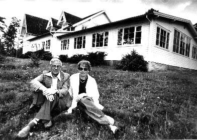 Høysand Hotell med hotelldirektør og frue