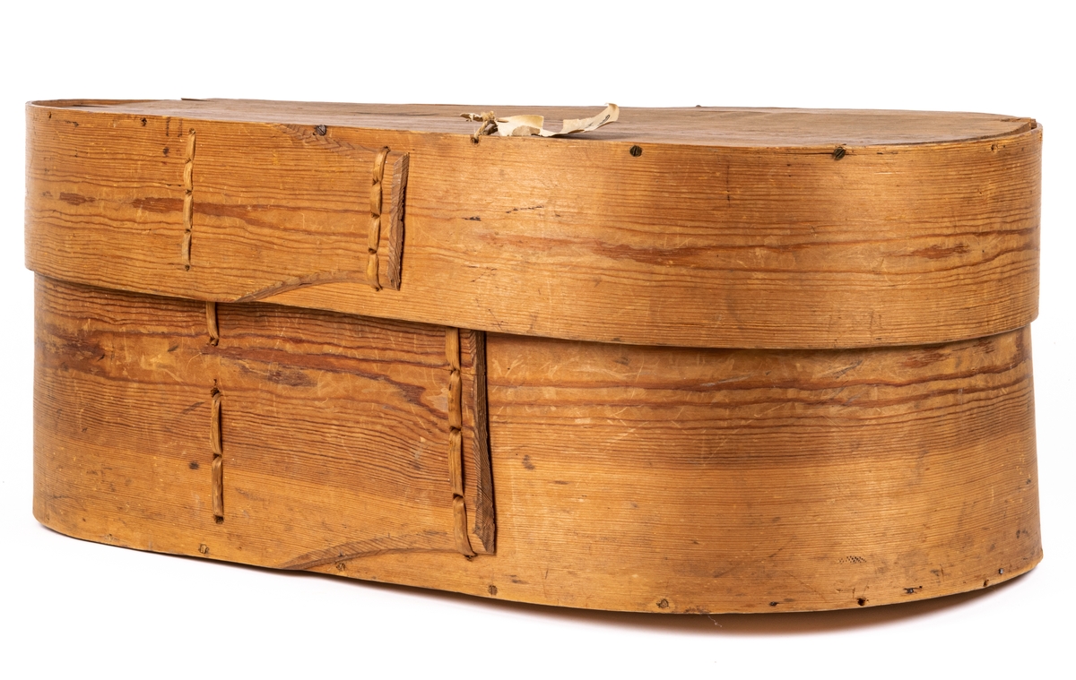Spånask med lock, märkt M. J. W. Wiberg.