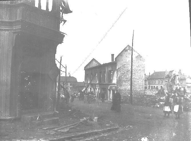 Brannen i 1902 sett fra hjørnet Nygaten / St. Mariegate mot torget