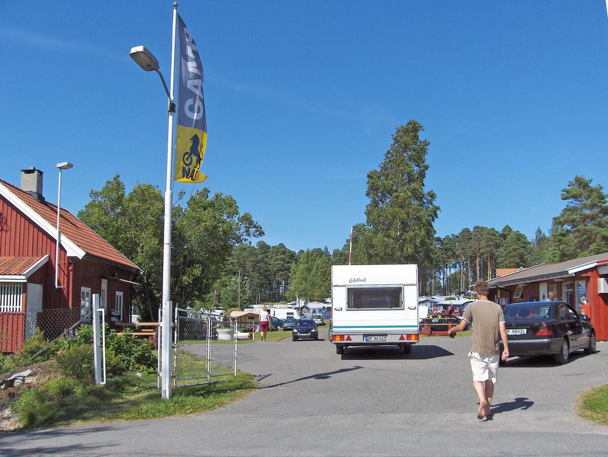 Ved inngangen til campingplassen i Høysand