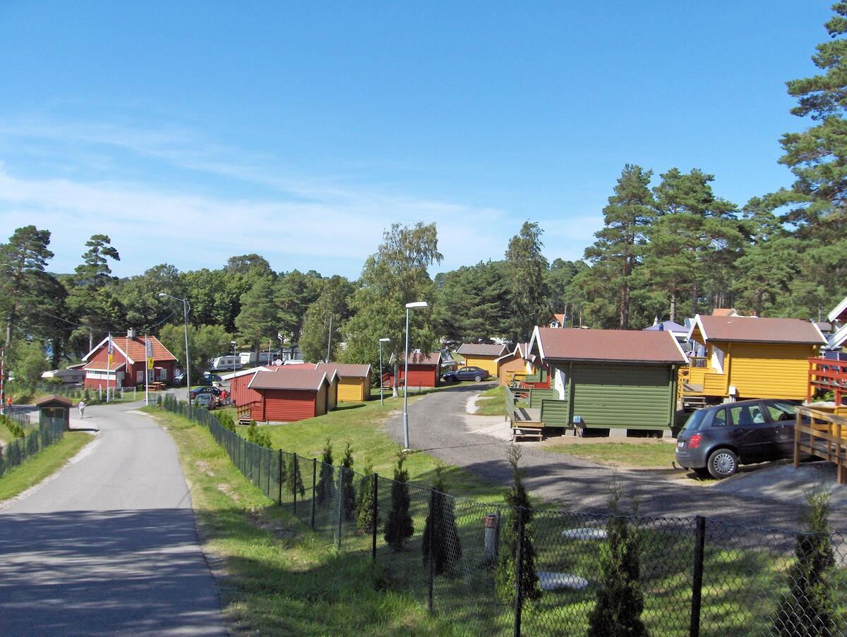 Hyttene til campingplassen i Høysand
