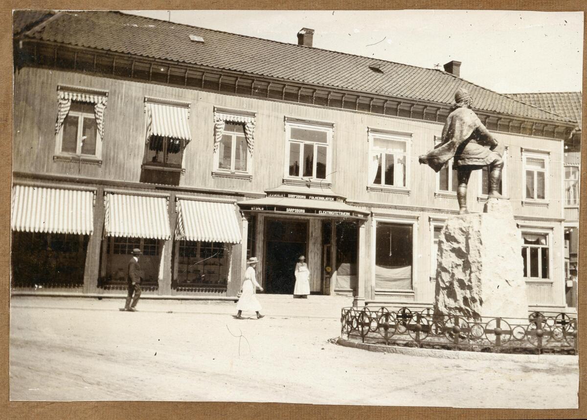 Sarpsborg biblioteks bygning på Lilletorvet fra 1912 - 1942