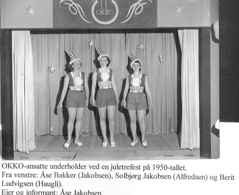 Okkoansatte underholder på en juletrefest på 1950-tallet