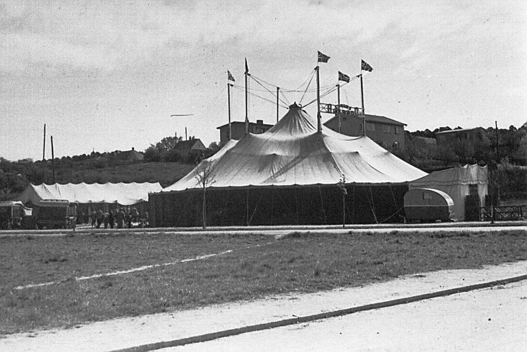 Sirkusteltet til Arnardo 17. mai 1952 på Grotterødløkka