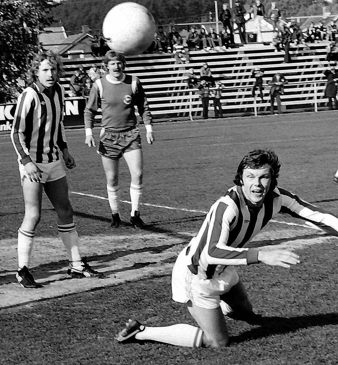 Fotoblikk, 1978, Fotballkamp med SFK på Sarpsborg stadion Terje Sundby spiller for SFK