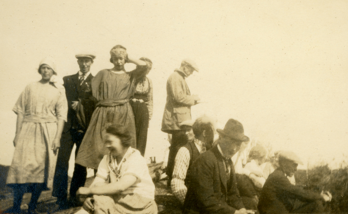 Seks bilde frå Sletteli i 1924.