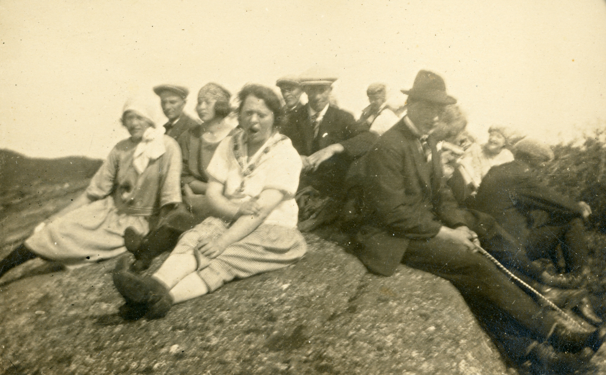 Seks bilde frå Sletteli i 1924.