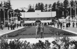 Østfoldutstillingen. Østfold fylkesutstilling i samarbeid med Sarpsborg kommune og Østfold landbruksselskap (100 år) og de andre Østfoldbyene.
I alt ti avdelinger for skogbruk, landbruk, industri, husflid, osv. Også kulturhistorisk utstilling på Borgarsyssel Museum.