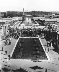 Østfoldutstillingen. Østfold fylkesutstilling i samarbeid med Sarpsborg kommune og Østfold landbruksselskap (100 år) og de andre Østfoldbyene.
I alt ti avdelinger for skogbruk, landbruk, industri, husflid, osv. Også kulturhistorisk utstilling på Borgarsyssel Museum.