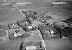 Flygfoto över Viby kyrkby 1964.