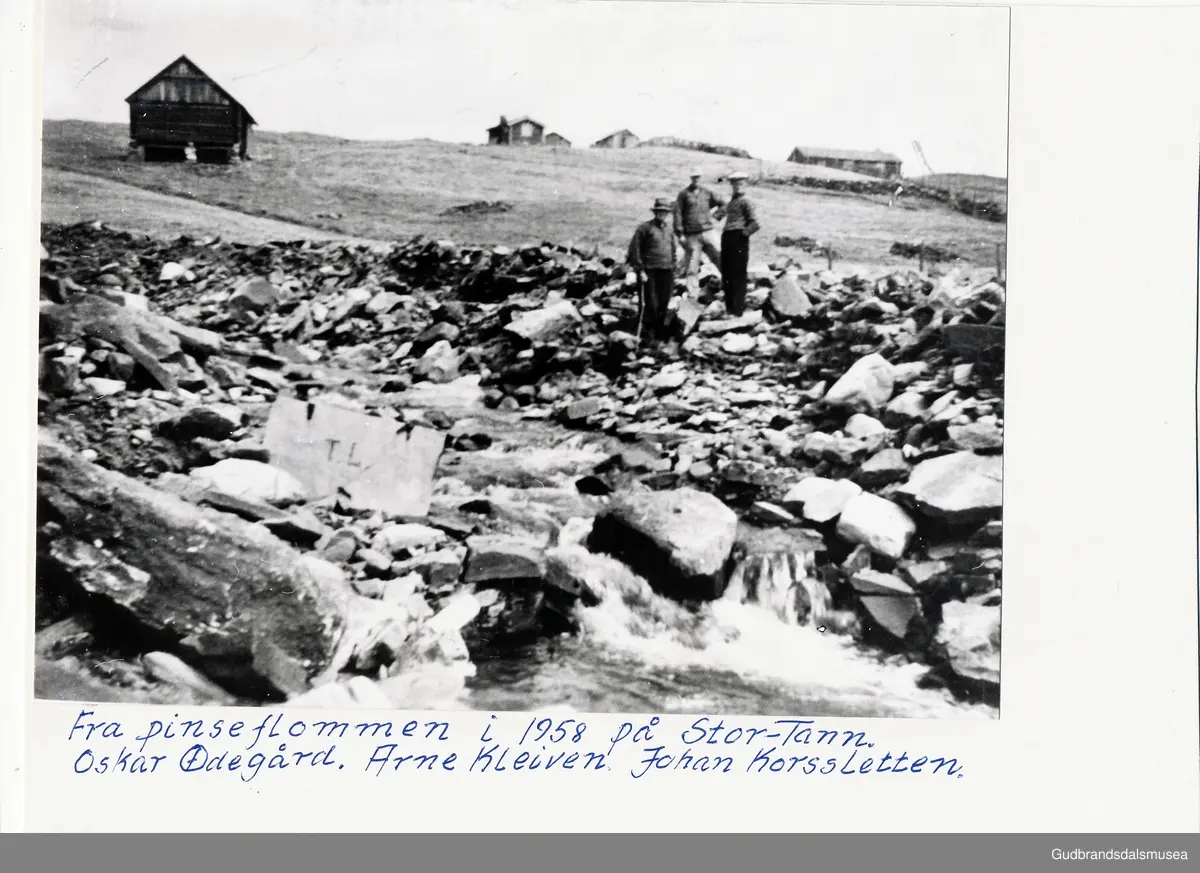 Pinsflommen i Breidalen og på Stortann 1958 .Tann-Annorsetervegen Brekkom i Ringebu.