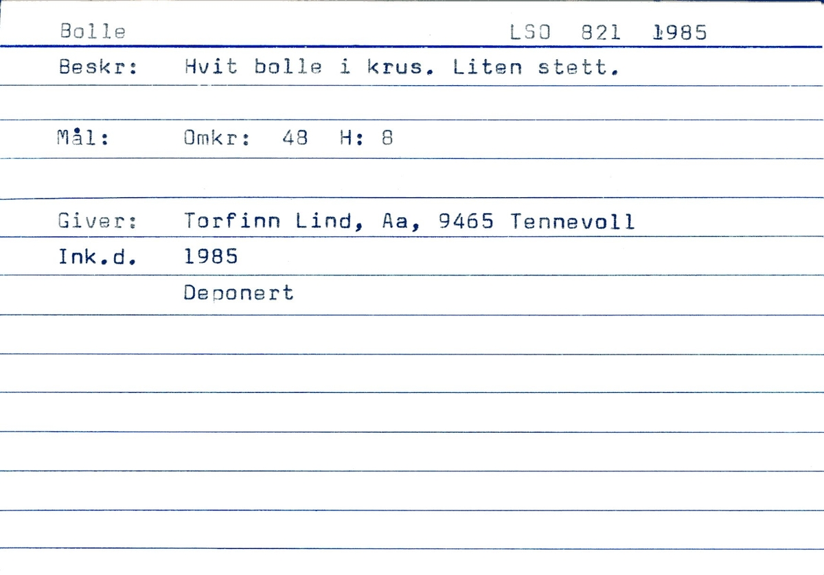 Skål. Hvitglassert fayanse. Skrår mot bunnen, lav stett. Stempel i bunnen. 