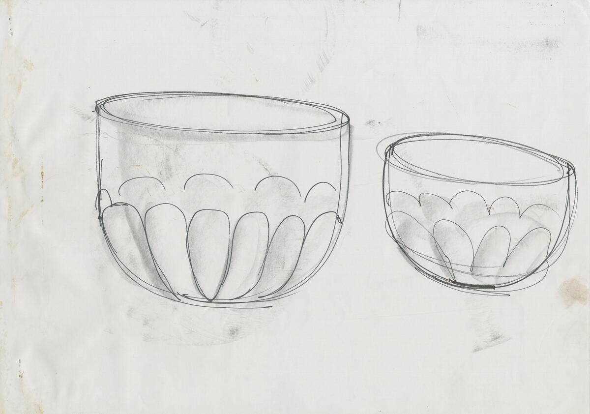 Skisser till ett antal skålar  runda, cylindriska, fyrkantiga, med olika typer av dekor i form av ovaler, kryss, fläckar m m. Noteringar.