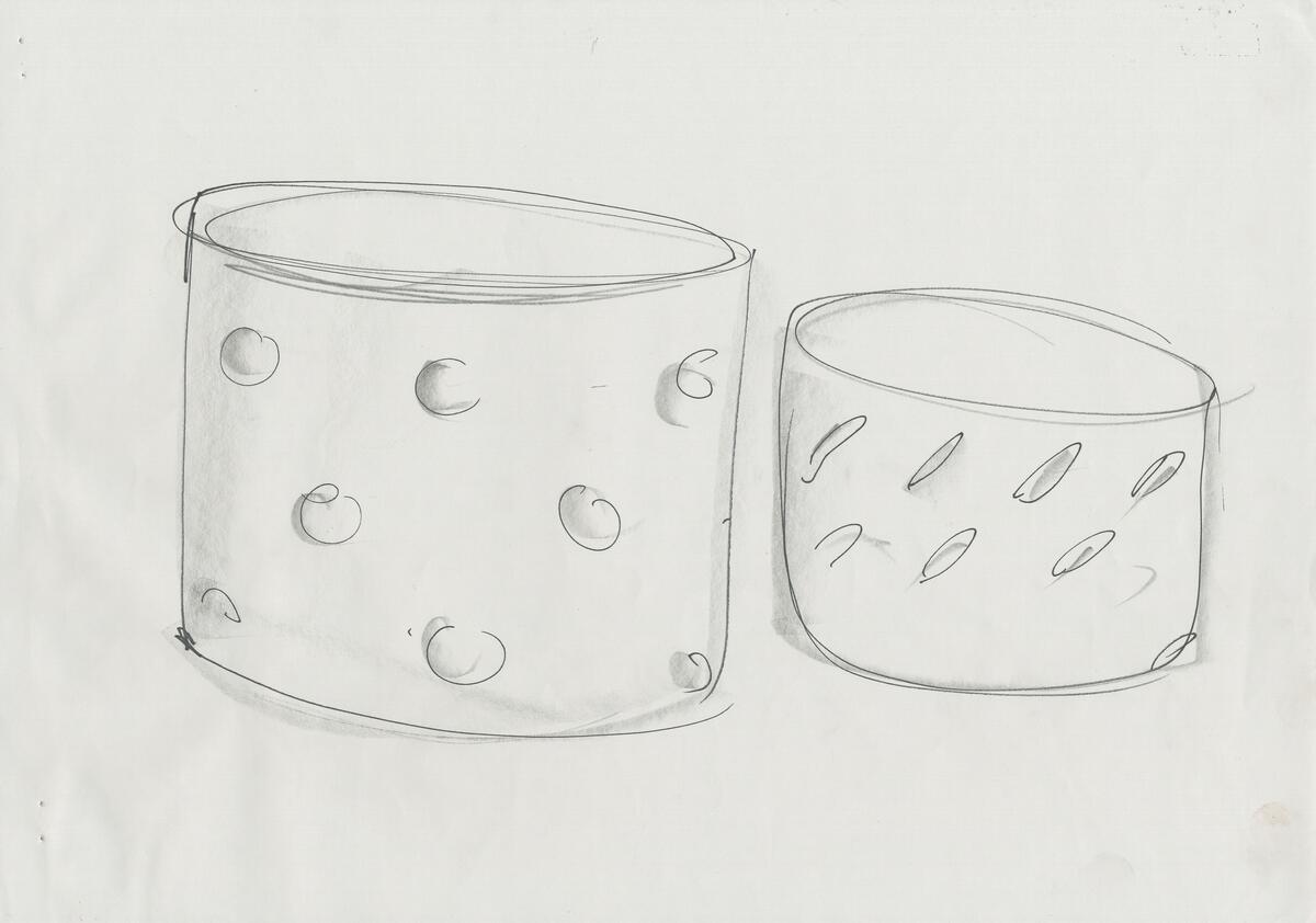 Skisser till ett antal skålar  runda, cylindriska, fyrkantiga, med olika typer av dekor i form av ovaler, kryss, fläckar m m. Noteringar.