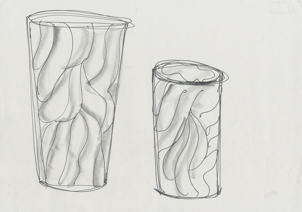 Skisser till ett antal skålar  runda, cylindriska, fyrkantiga, med olika typer av dekor i form av ovaler, kryss, fläckar m m. Noteringar.