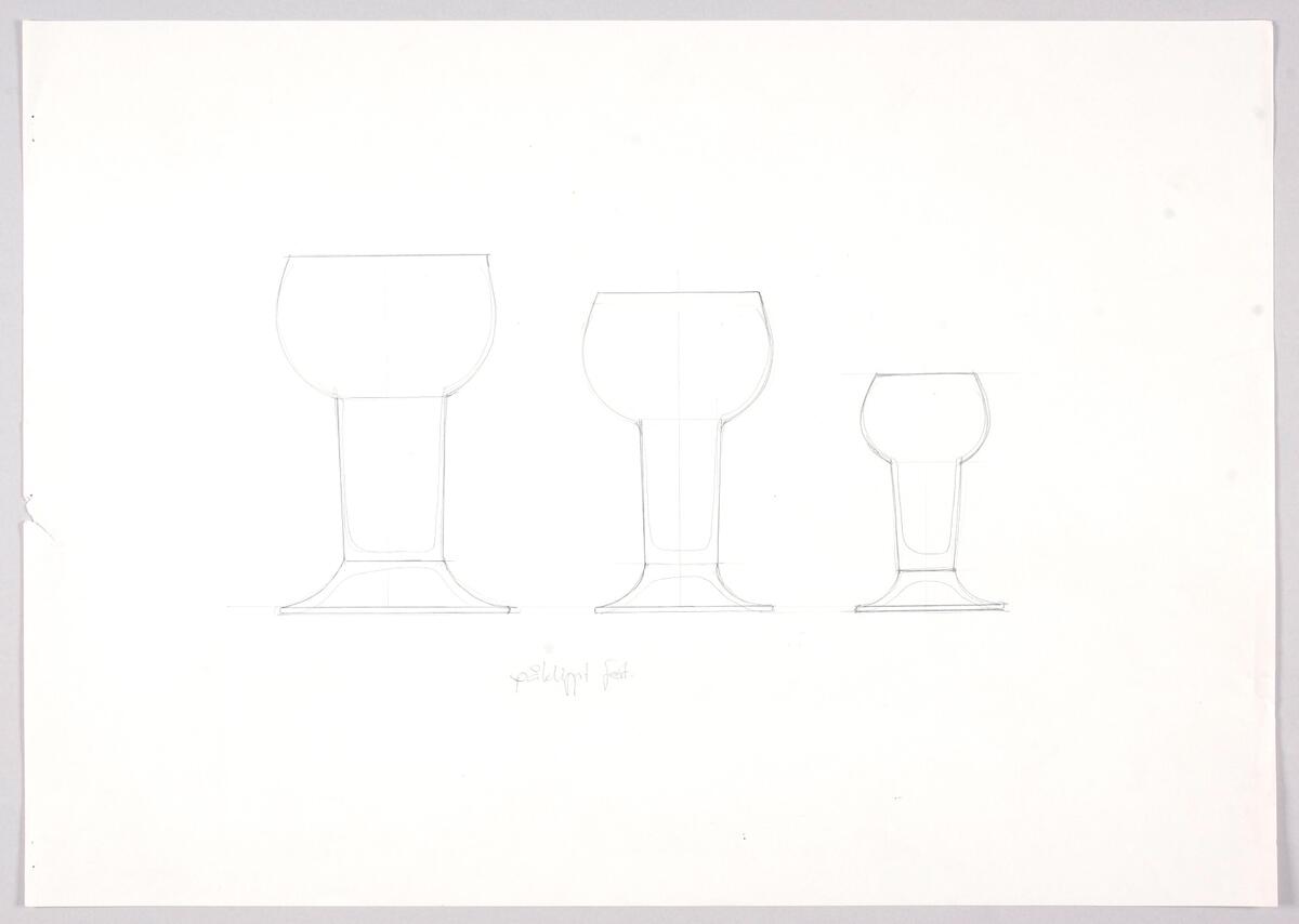 Skisser till ett antal servisglas i olika storlekar och utföranden  varav många med rak kupa, kraftigt ben och massiv fot. Notering.