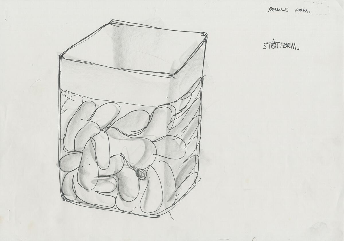 Skisser till ett antal skålar  runda, cylindriska, fyrkantiga, med olika typer av dekor i form av ovaler, kryss, fläckar m m. Noteringar.