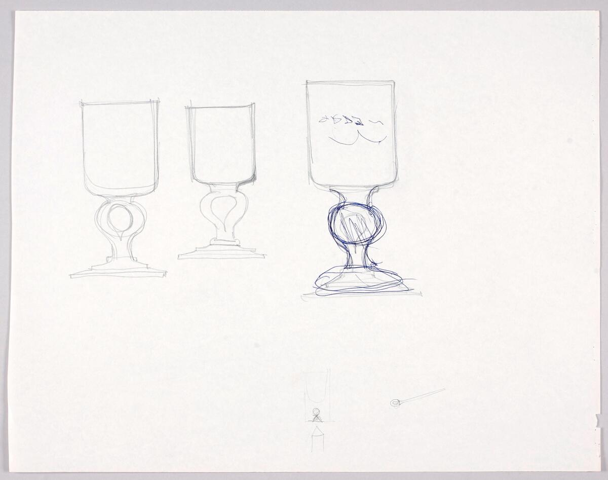 Skisser till servisglas i olika storlekar och utföranden, varav de flesta med konoid kupa, pelarben och kraftig fot. Noteringar.